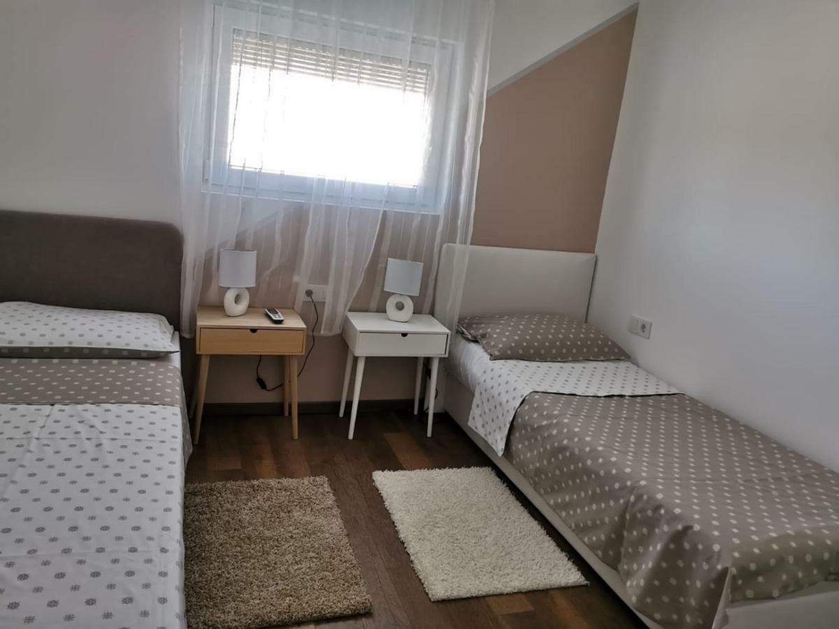 Apartman Lorna トゥラニ エクステリア 写真
